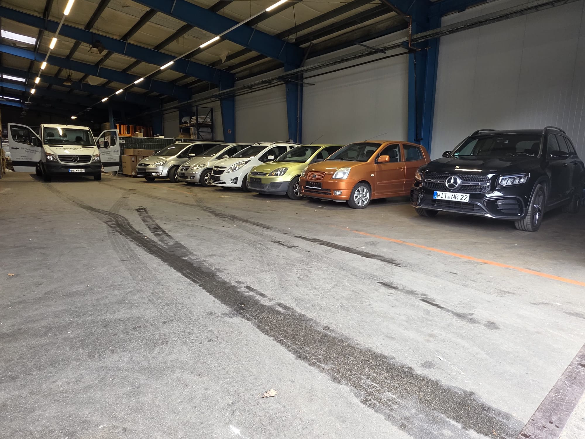 Luxus-Autohaus Showroom